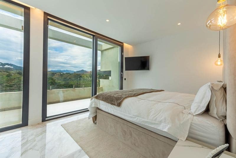 4 bedroom Villa for rent in Mijas Costa with pool garage - € 5,500 (Ref: 9866361)