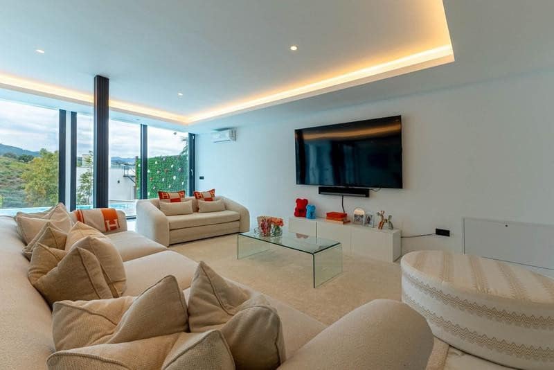 4 bedroom Villa for rent in Mijas Costa with pool garage - € 5,500 (Ref: 9866361)