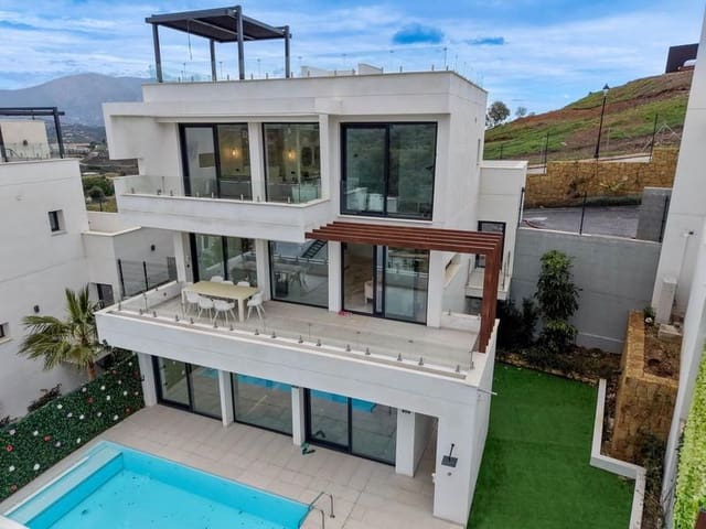 4 soveværelse Villa til leje i Mijas Costa, Mijas med swimmingpool garage - € 5.500 (Ref: 9866361)