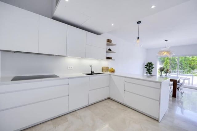 4 quarto Casa em Banda para venda em La Quinta, Benahavís com garagem - 875 000 € (Ref: 9866362)
