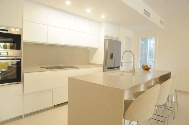 4 chambre Appartement à vendre à San Pedro de Alcántara Pueblo, Marbella avec piscine garage - 695 000 € (Ref: 9866364)