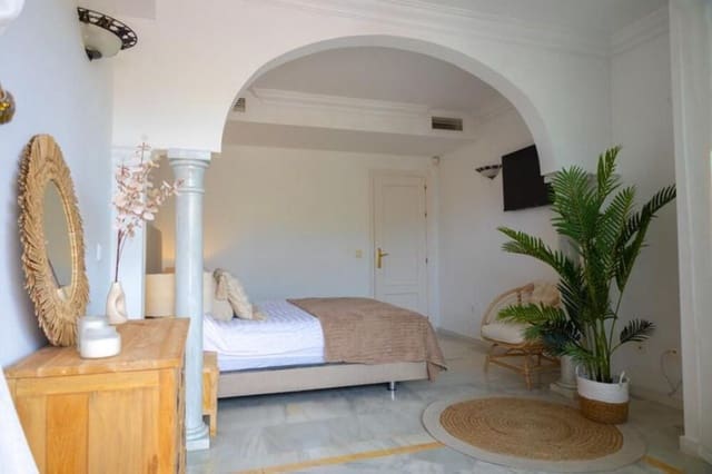 2 slaapkamer Appartement te koop in Los Naranjos, Marbella met zwembad garage - € 549.000 (Ref: 9866365)