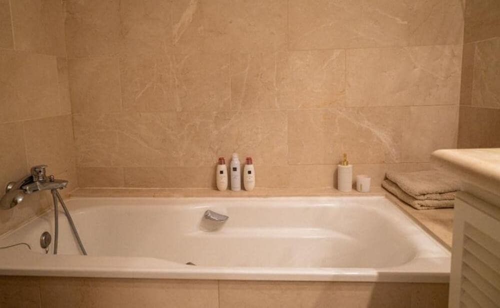 2 slaapkamer Appartement te koop in Marbella met zwembad garage - € 549.000 (Ref: 9866365)