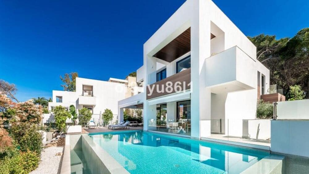 4 sypialnia Willa na sprzedaż w Marbella z basenem garażem - 3 995 000 € (Ref: 9868125)
