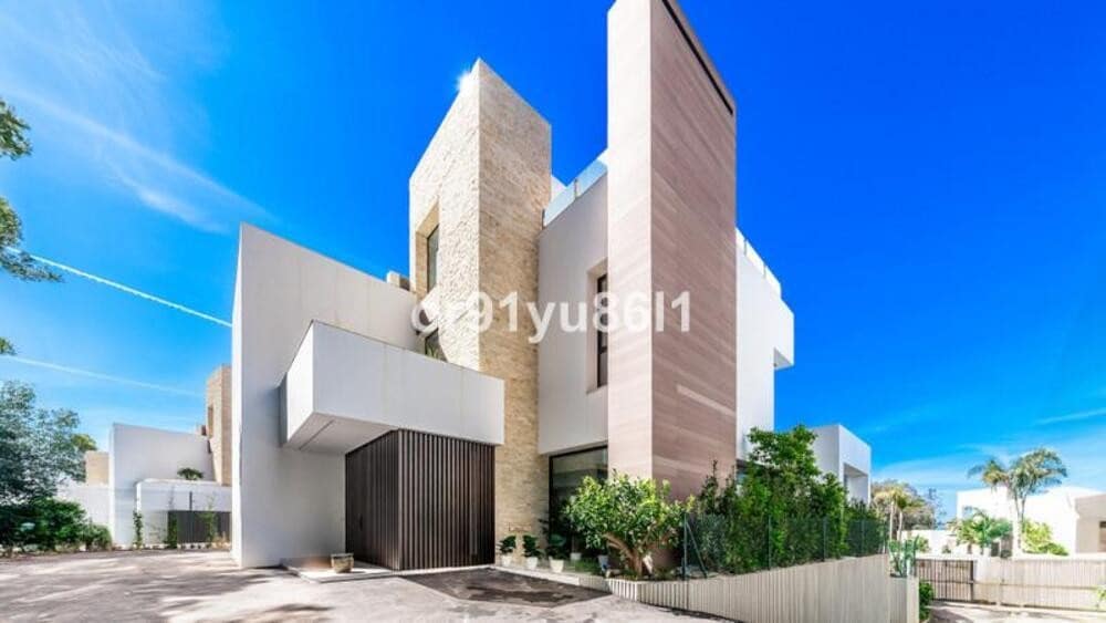 4 sypialnia Willa na sprzedaż w Marbella z basenem garażem - 3 995 000 € (Ref: 9868125)