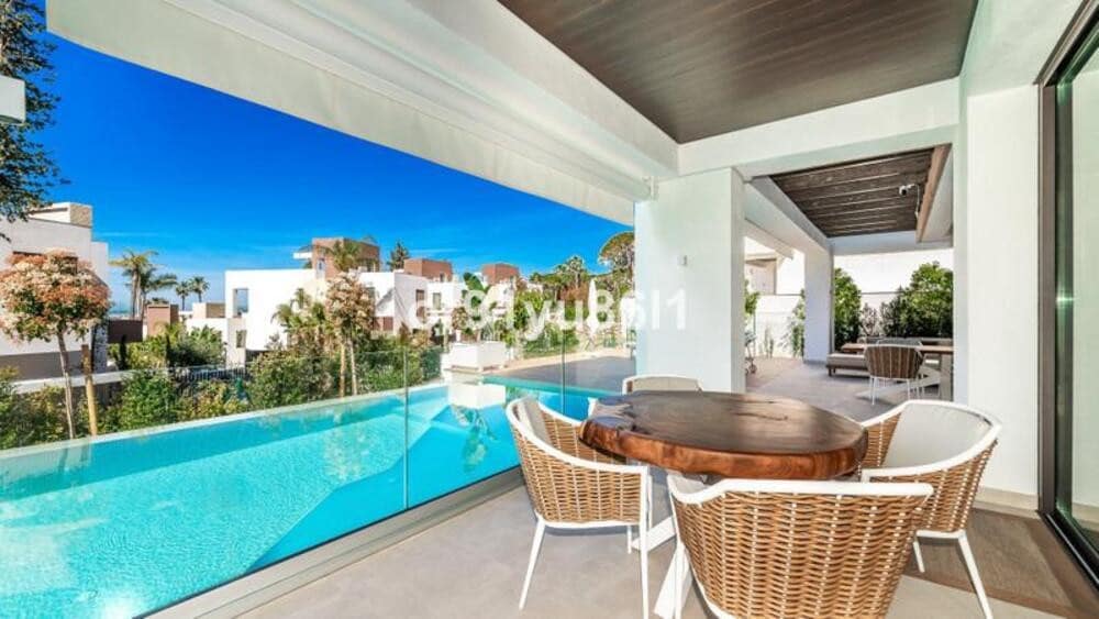 4 sypialnia Willa na sprzedaż w Marbella z basenem garażem - 3 995 000 € (Ref: 9868125)