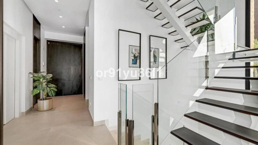 4 sypialnia Willa na sprzedaż w Marbella z basenem garażem - 3 995 000 € (Ref: 9868125)