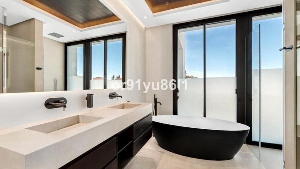 4 sypialnia Willa na sprzedaż w Marbella z basenem garażem - 3 995 000 € (Ref: 9868125)