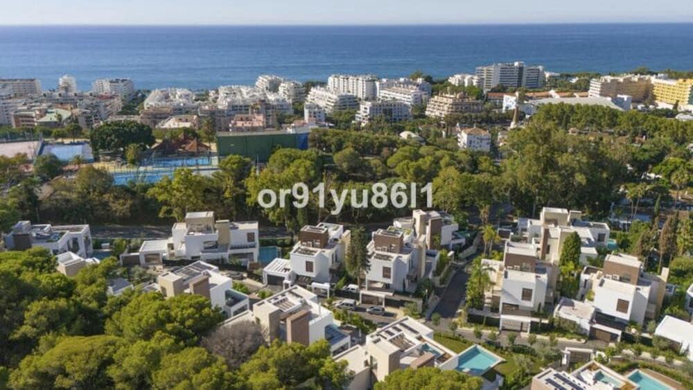 4 sypialnia Willa na sprzedaż w Marbella z basenem garażem - 3 995 000 € (Ref: 9868125)
