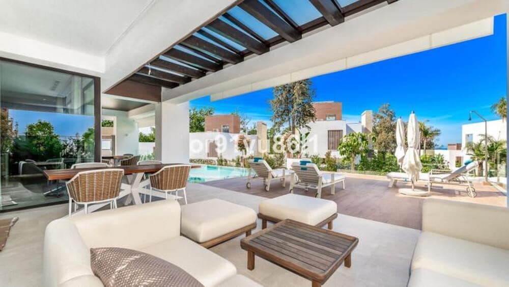 4 sypialnia Willa na sprzedaż w Marbella z basenem garażem - 3 995 000 € (Ref: 9868125)
