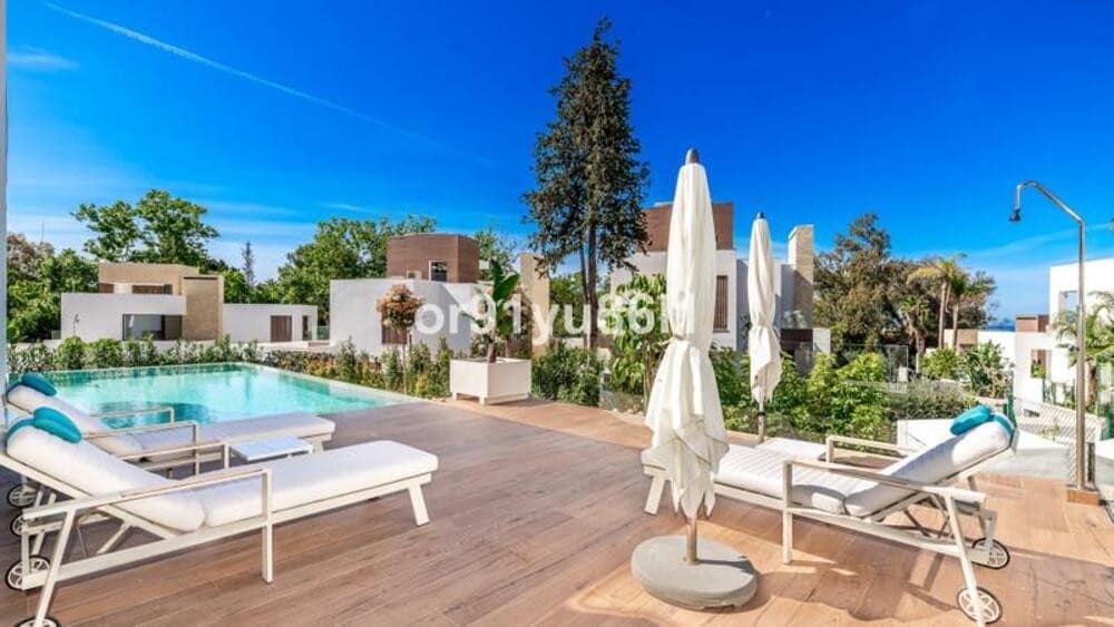 4 sypialnia Willa na sprzedaż w Marbella z basenem garażem - 3 995 000 € (Ref: 9868125)