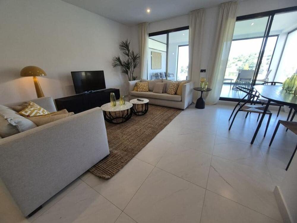 2 bedroom Apartment for rent in Estepona with pool garage - € 2,950 (Ref: 9868126)
