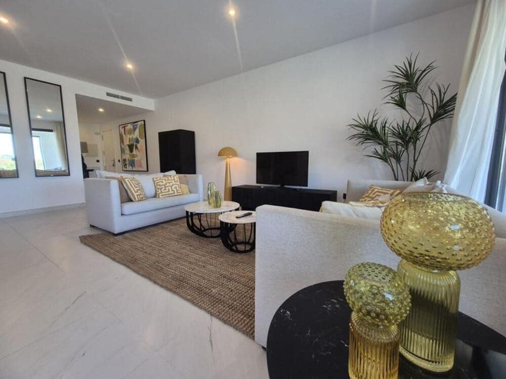 2 bedroom Apartment for rent in Estepona with pool garage - € 2,950 (Ref: 9868126)