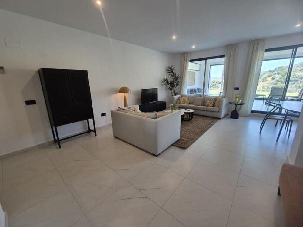 2 bedroom Apartment for rent in Estepona with pool garage - € 2,950 (Ref: 9868126)