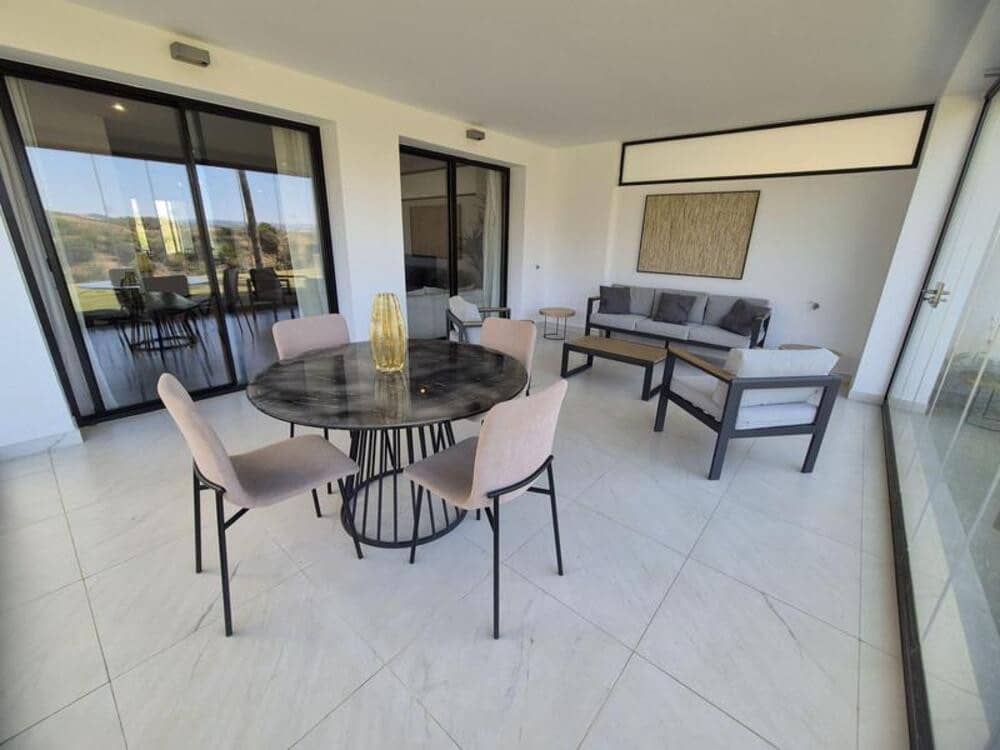 2 bedroom Apartment for rent in Estepona with pool garage - € 2,950 (Ref: 9868126)