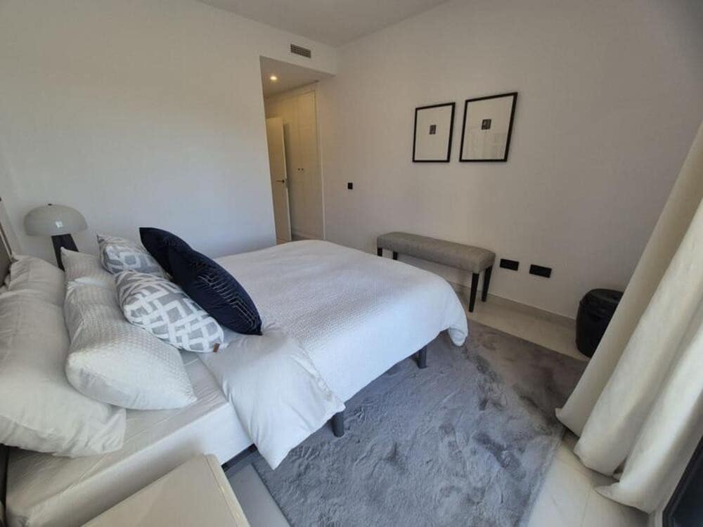 2 bedroom Apartment for rent in Estepona with pool garage - € 2,950 (Ref: 9868126)