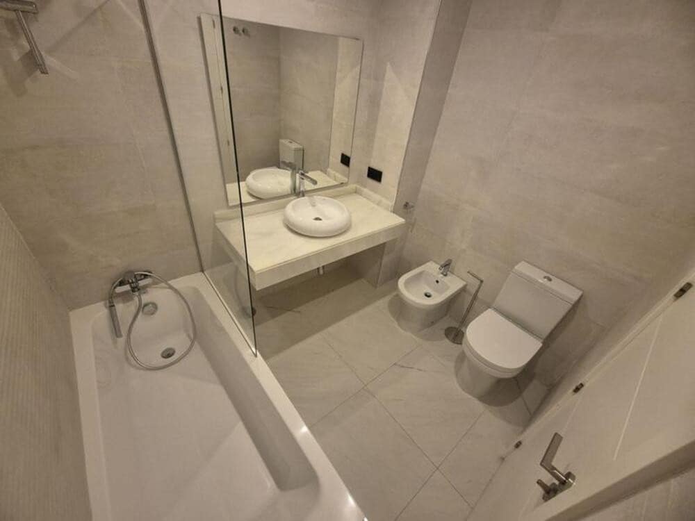 2 bedroom Apartment for rent in Estepona with pool garage - € 2,950 (Ref: 9868126)