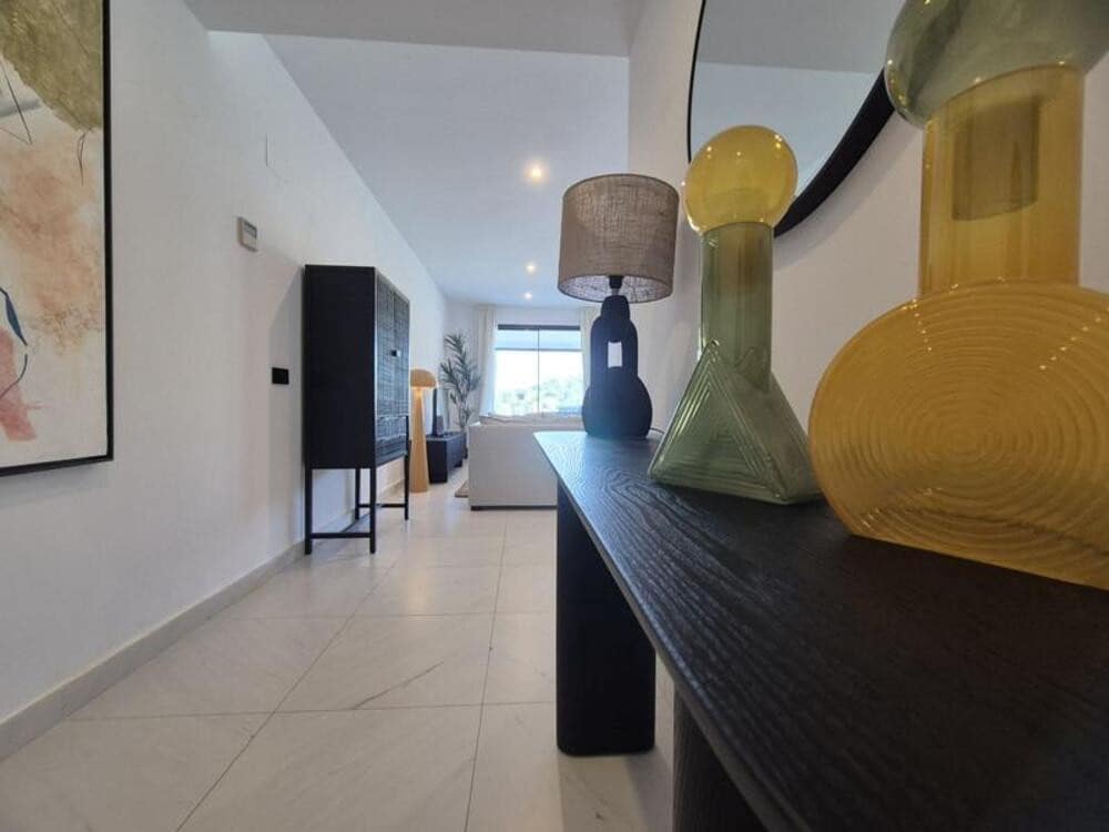 2 bedroom Apartment for rent in Estepona with pool garage - € 2,950 (Ref: 9868126)