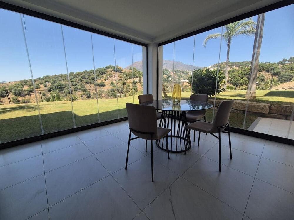 2 bedroom Apartment for rent in Estepona with pool garage - € 2,950 (Ref: 9868126)
