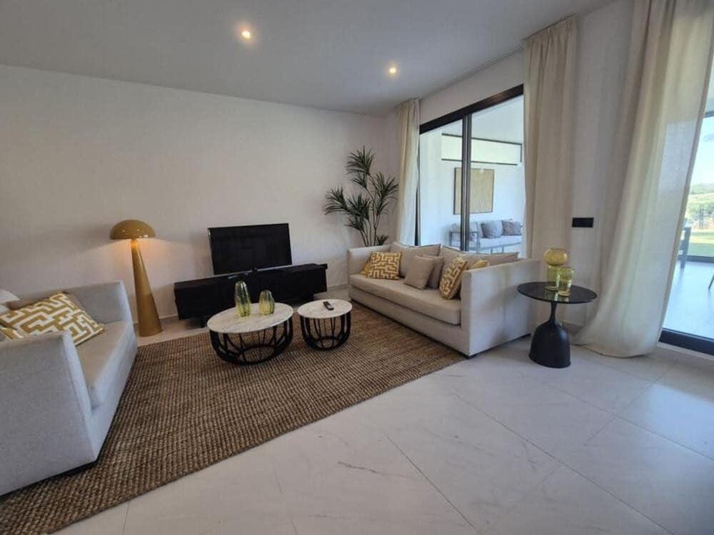 2 bedroom Apartment for rent in Estepona with pool garage - € 2,950 (Ref: 9868126)