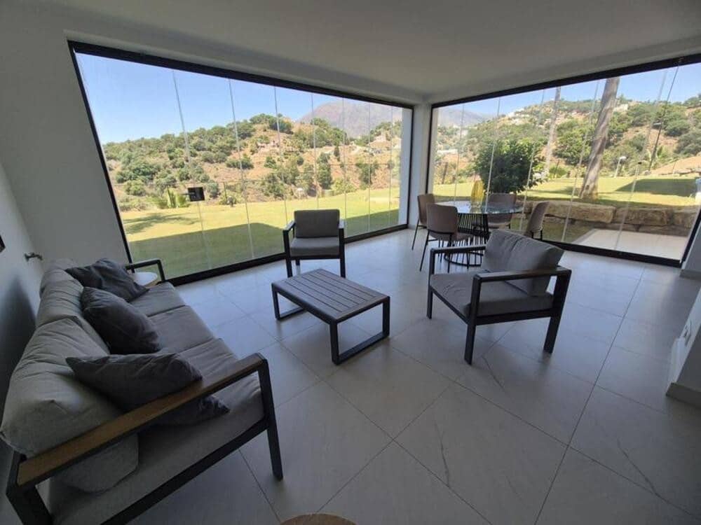 2 bedroom Apartment for rent in Estepona with pool garage - € 2,950 (Ref: 9868126)