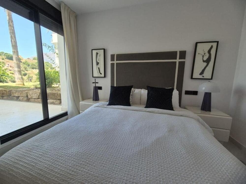 2 bedroom Apartment for rent in Estepona with pool garage - € 2,950 (Ref: 9868126)