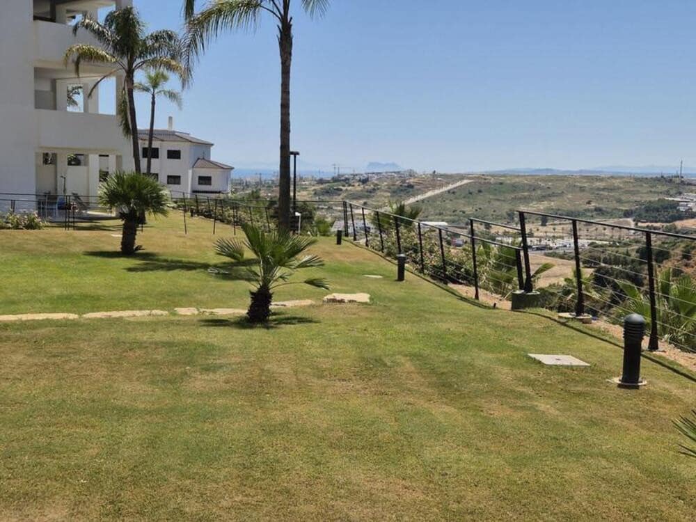 2 bedroom Apartment for rent in Estepona with pool garage - € 2,950 (Ref: 9868126)