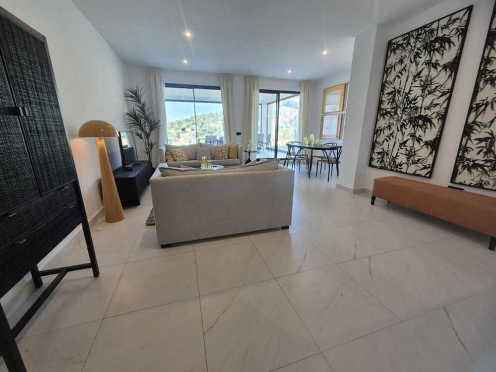 2 bedroom Apartment for rent in Estepona with pool garage - € 2,950 (Ref: 9868126)
