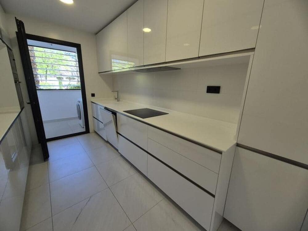 2 bedroom Apartment for rent in Estepona with pool garage - € 2,950 (Ref: 9868126)