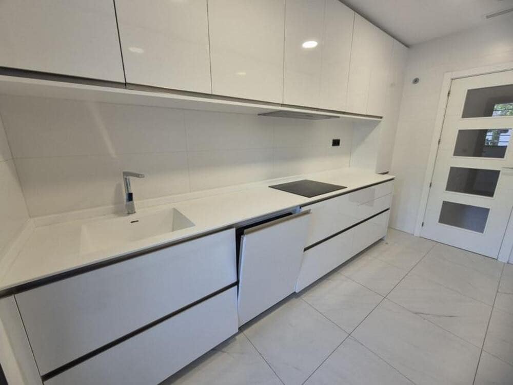 2 bedroom Apartment for rent in Estepona with pool garage - € 2,950 (Ref: 9868126)