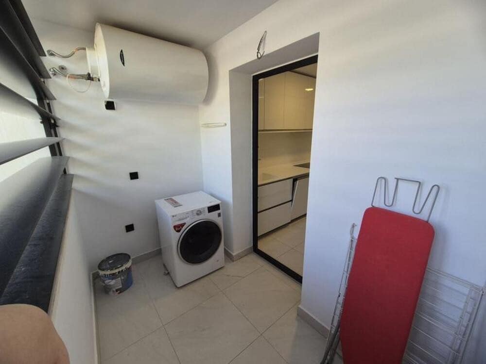 2 bedroom Apartment for rent in Estepona with pool garage - € 2,950 (Ref: 9868126)
