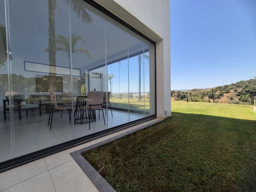 2 bedroom Apartment for rent in Estepona with pool garage - € 2,950 (Ref: 9868126)
