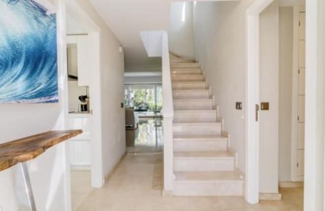 4 soverom Villa til leie i Lomas De Marbella, Marbella med svømmebasseng garasje - € 9 100 (Ref: 9868127)