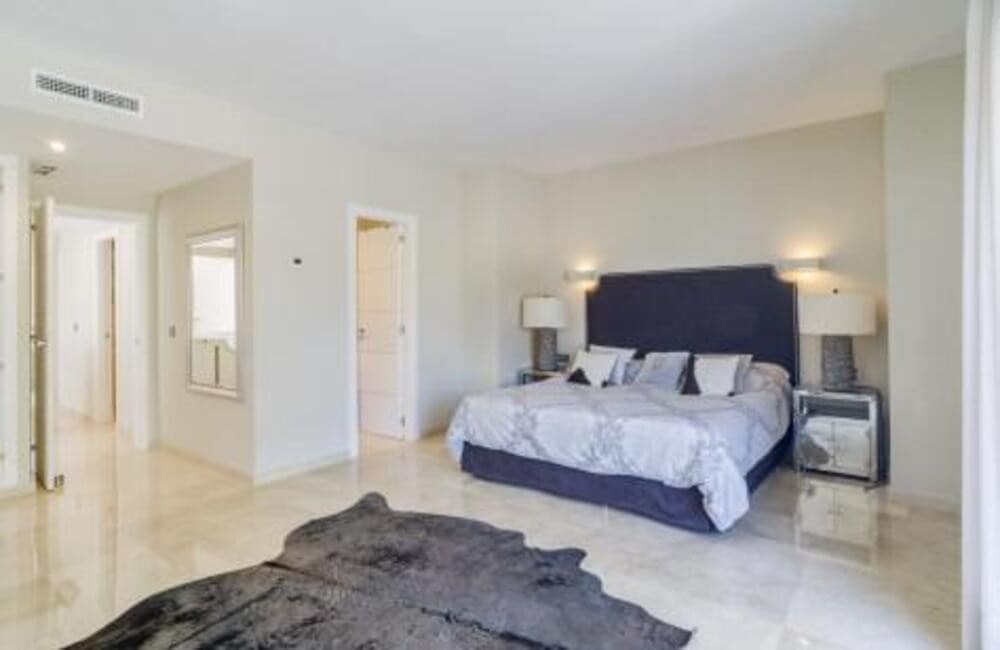 4 soverom Villa til leie i Marbella med svømmebasseng garasje - € 9 100 (Ref: 9868127)