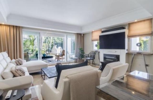 4 soverom Villa til leie i Lomas De Marbella, Marbella med svømmebasseng garasje - € 9 100 (Ref: 9868127)