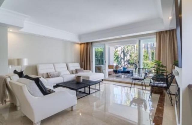 4 soverom Villa til leie i Lomas De Marbella, Marbella med svømmebasseng garasje - € 9 100 (Ref: 9868127)