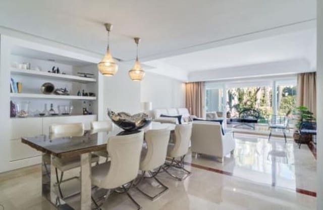 4 soverom Villa til leie i Lomas De Marbella, Marbella med svømmebasseng garasje - € 9 100 (Ref: 9868127)