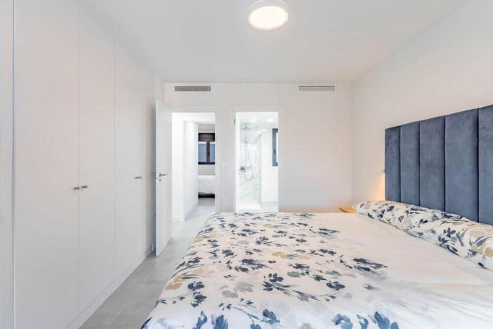 Apartamento de 3 habitaciones en New Golden Mile en alquiler con piscina garaje - 3.500 € (Ref: 9872886)