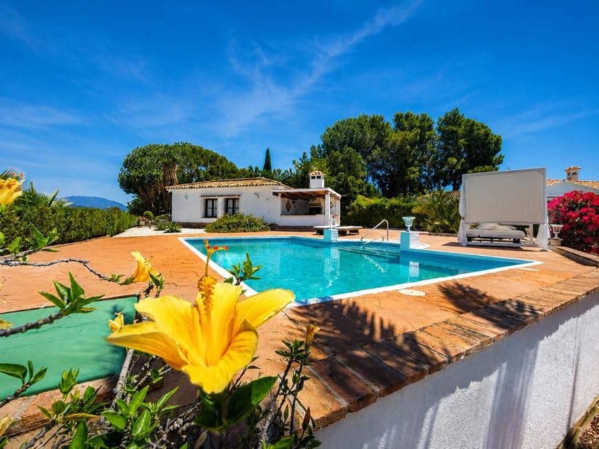 4 Zimmer Villa zu vermieten in El Paraiso mit Pool Garage - 7.000 € (Ref: 9872887)