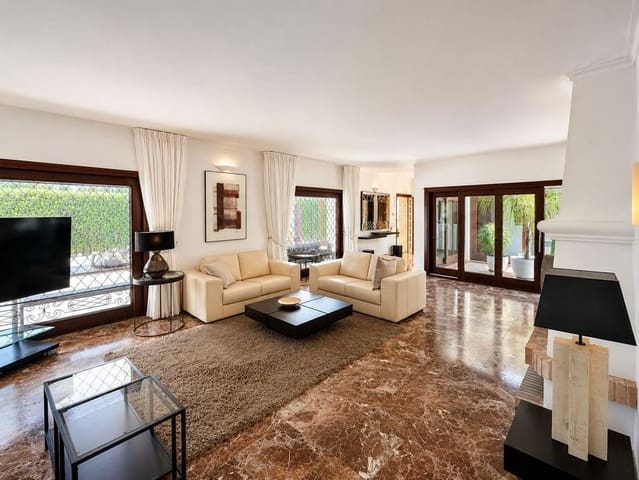 4 Zimmer Villa zu vermieten in El Paraiso, Estepona mit Pool Garage - 7.000 € (Ref: 9872887)