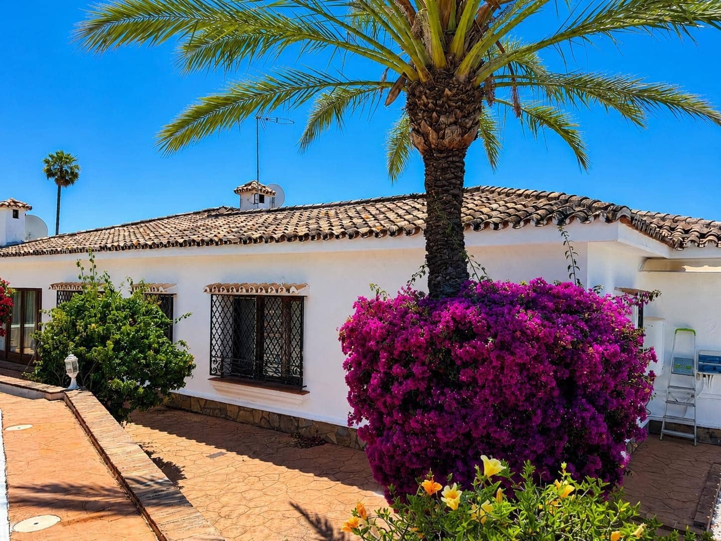 4 Zimmer Villa zu vermieten in El Paraiso mit Pool Garage - 7.000 € (Ref: 9872887)