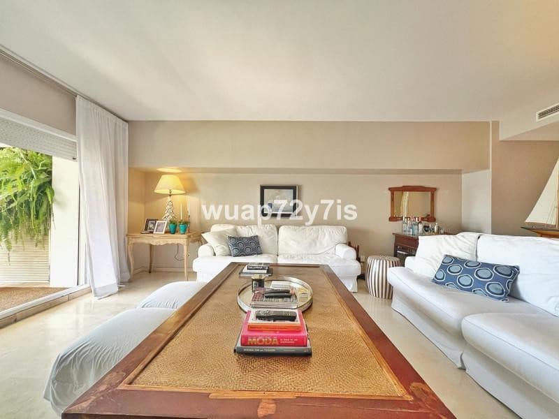 2 soverom Leilighet til leie i Marbella med svømmebasseng garasje - € 3 400 (Ref: 9872889)