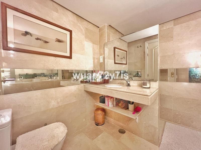 2 soverom Leilighet til leie i Marbella med svømmebasseng garasje - € 3 400 (Ref: 9872889)