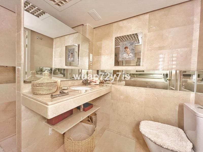 2 soverom Leilighet til leie i Marbella med svømmebasseng garasje - € 3 400 (Ref: 9872889)