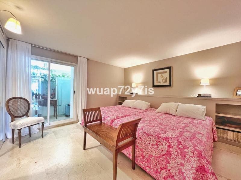 2 soverom Leilighet til leie i Marbella med svømmebasseng garasje - € 3 400 (Ref: 9872889)