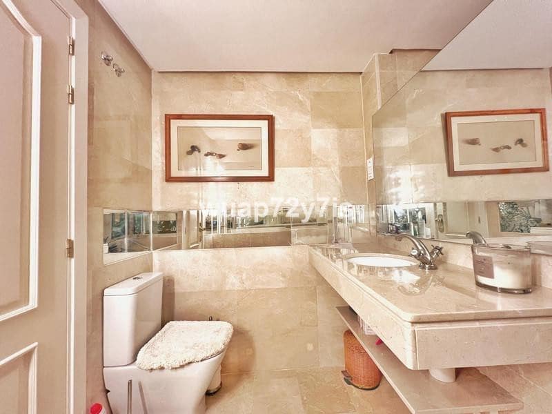2 soverom Leilighet til leie i Marbella med svømmebasseng garasje - € 3 400 (Ref: 9872889)