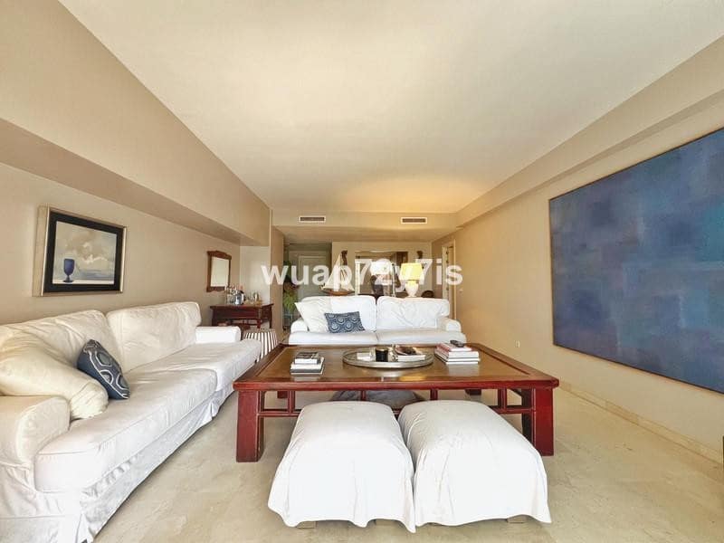 2 soverom Leilighet til leie i Marbella med svømmebasseng garasje - € 3 400 (Ref: 9872889)