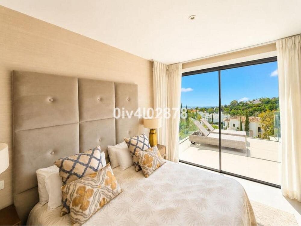 3 sypialnia Apartament na sprzedaż w La Quinta z basenem garażem - 1 200 000 € (Ref: 9875610)