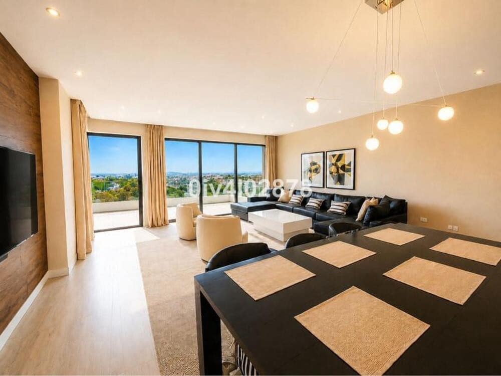 3 sypialnia Apartament na sprzedaż w La Quinta z basenem garażem - 1 200 000 € (Ref: 9875610)