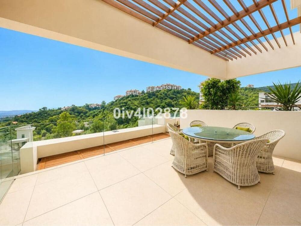 3 sypialnia Apartament na sprzedaż w La Quinta z basenem garażem - 1 200 000 € (Ref: 9875610)